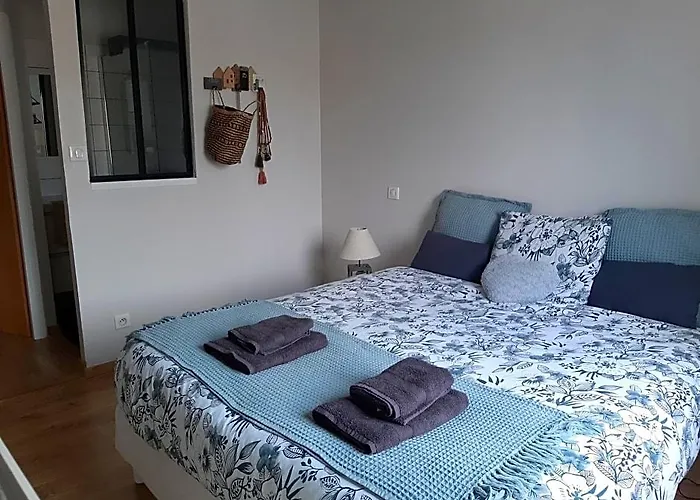 Chambre double dans maison chaleureuse et familiale